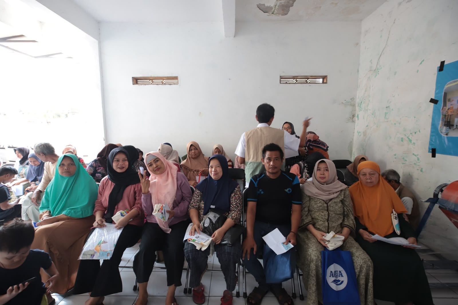 Pemkot Bandung Salurkan Bantuan Paket Pangan Segar Pada Ratusan Penerima di 16 Kelurahan