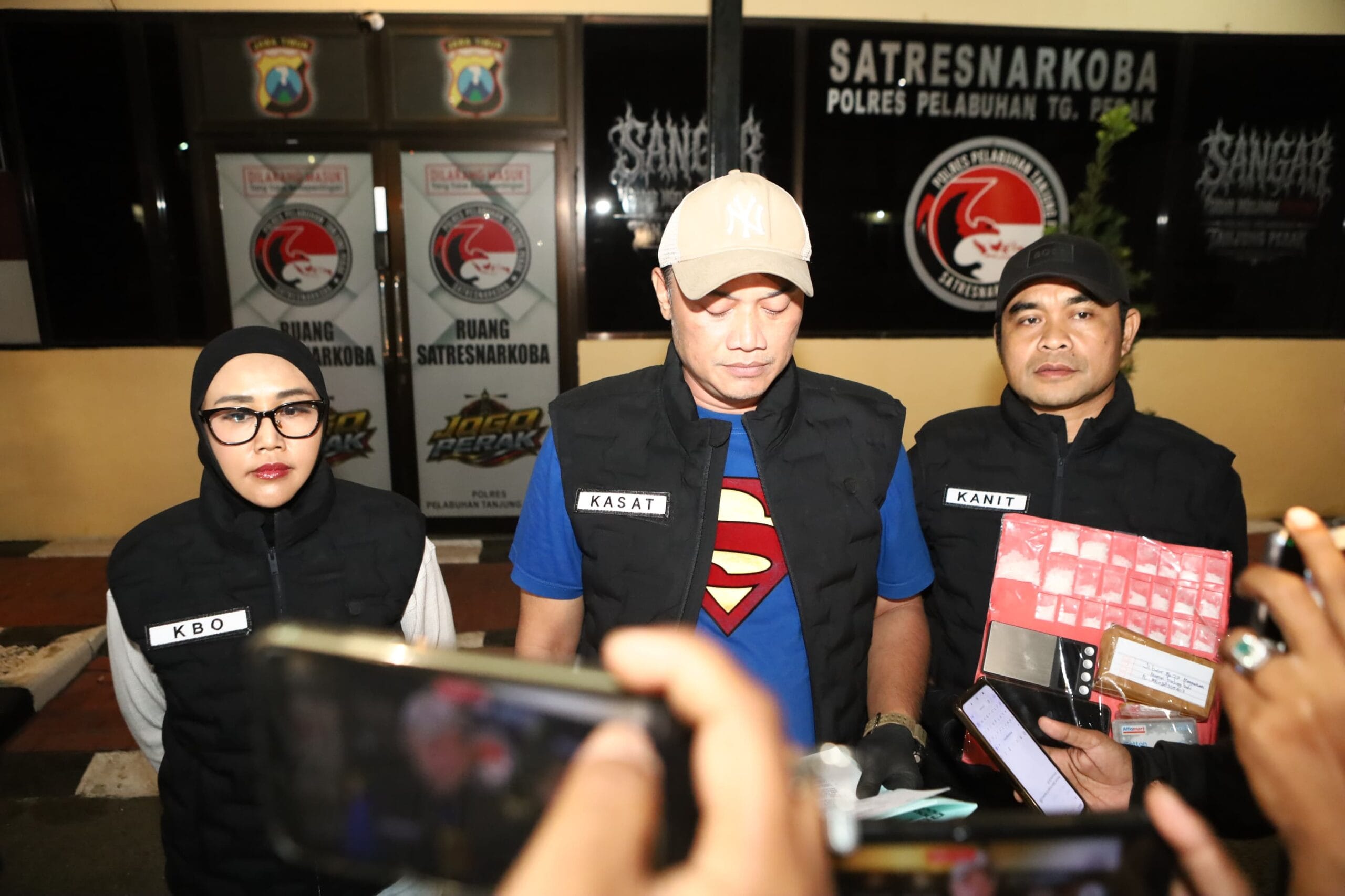 Polres Pelabuhan Tanjung Perak Amankan Pengedar Sabu di Lakarsantri, Sita 42 Gram Sabu.