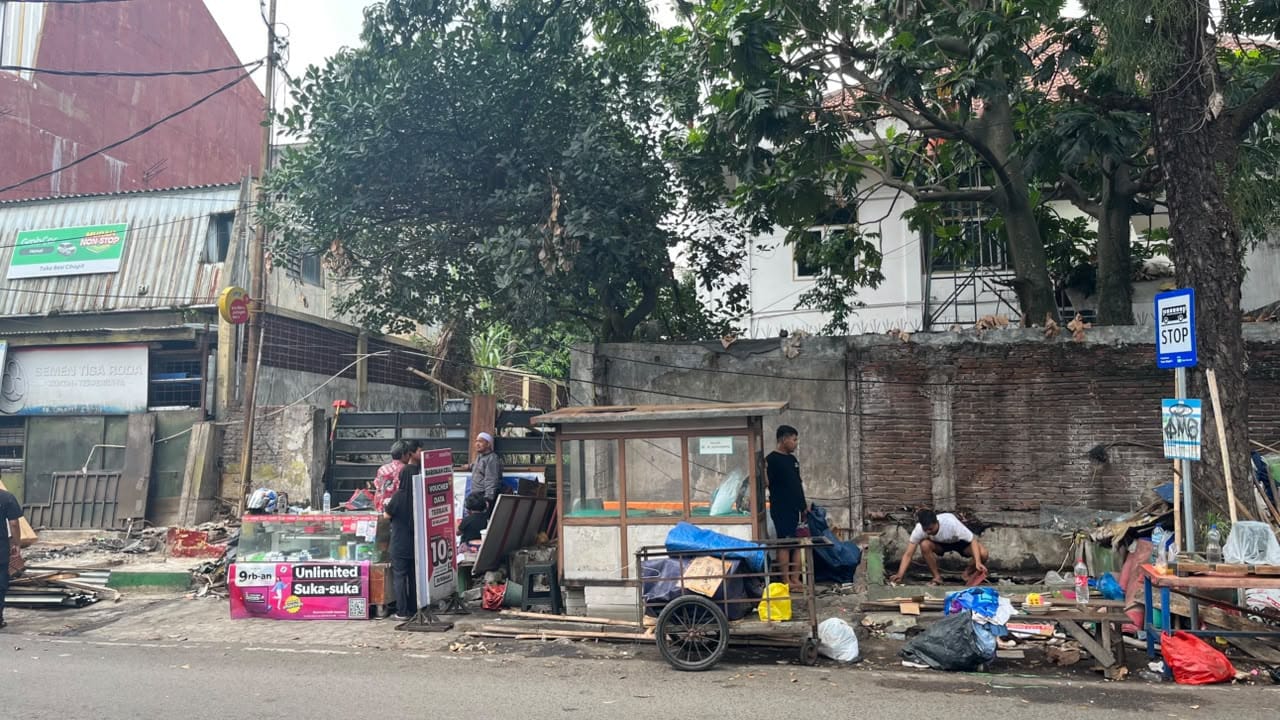 PKL Cihapit Bandung Sepakat Bongkar Lapak Secara Mandiri